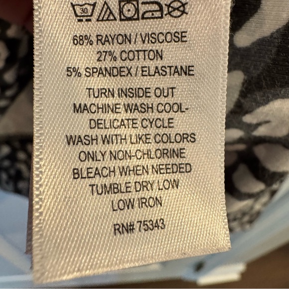 Tahari Black & White Animal Print Long Sleeve Top Size L - Picture 4 of 5